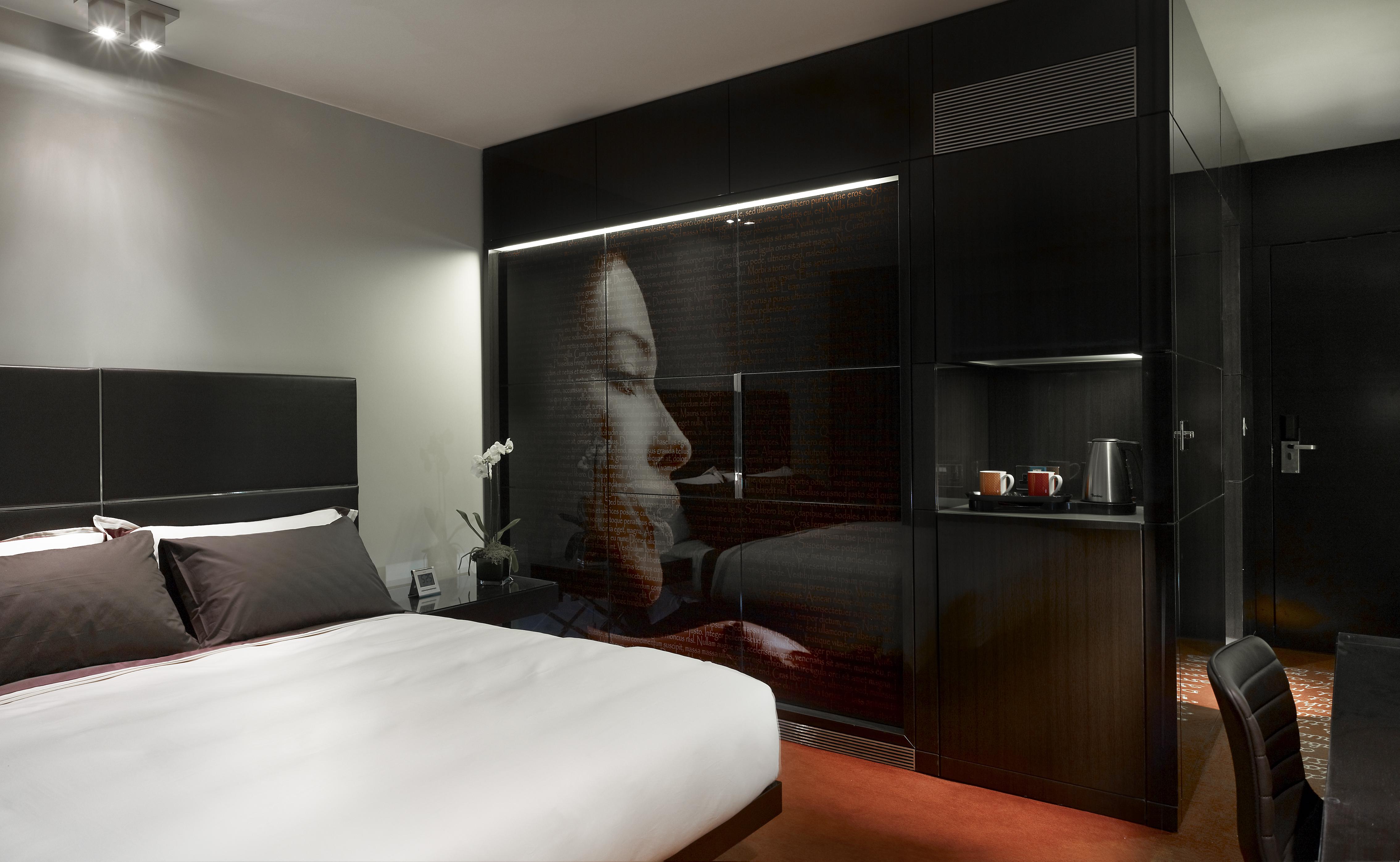 Park Plaza London Westminster Bridge Hotel Room photo The interior of a room at the hotel