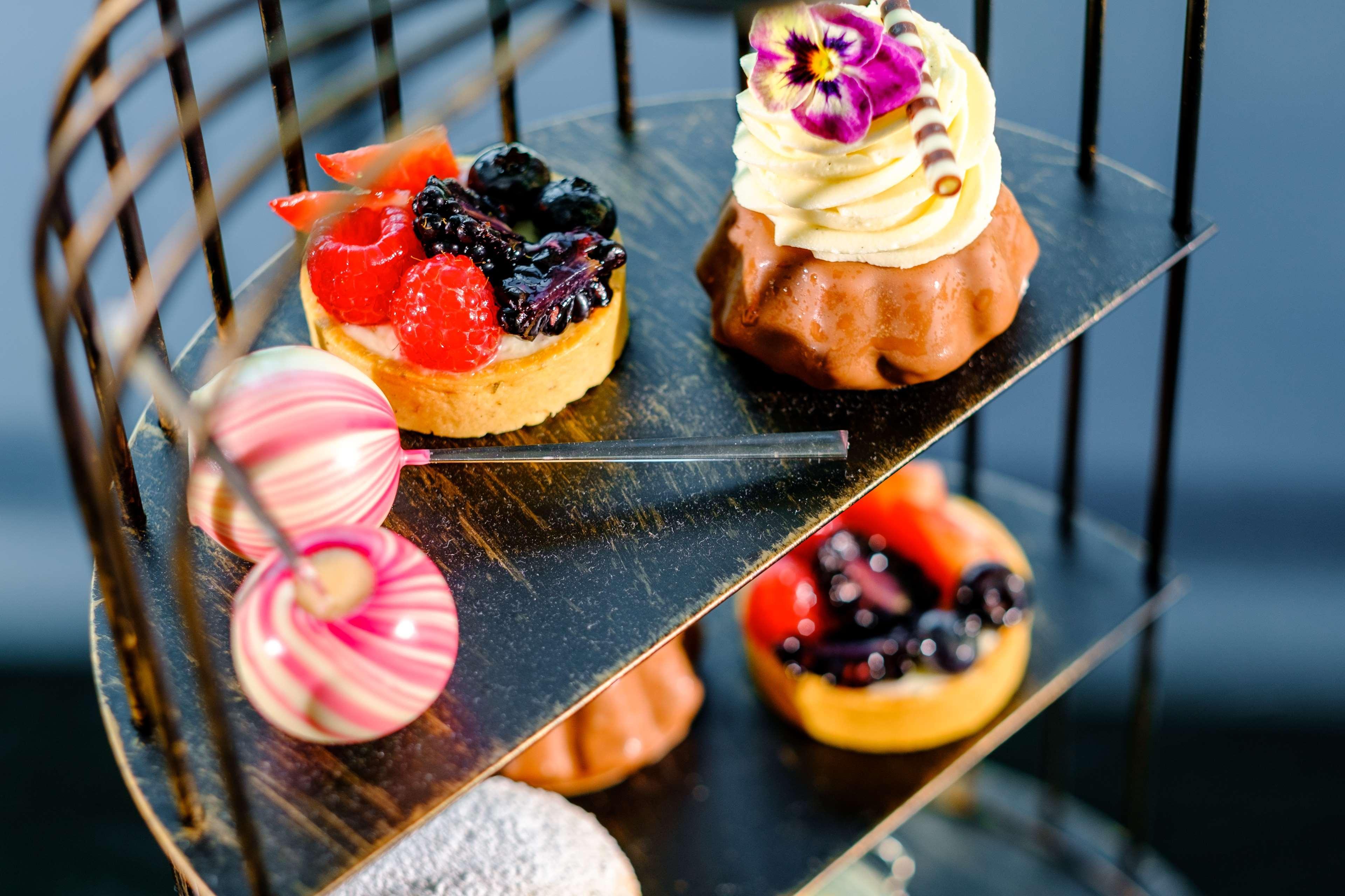 Park Plaza London Westminster Bridge Hotel Exterior photo "A selection of desserts"