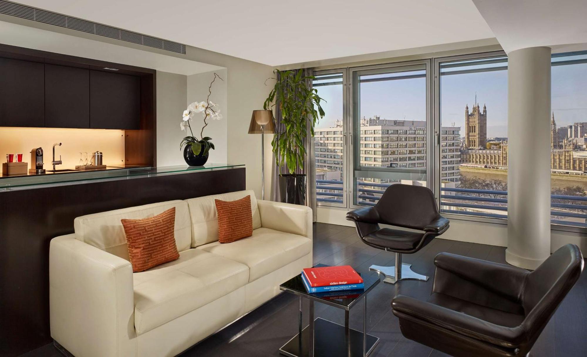 Park Plaza London Westminster Bridge Hotel Exterior photo Interior of a modern apartment in London