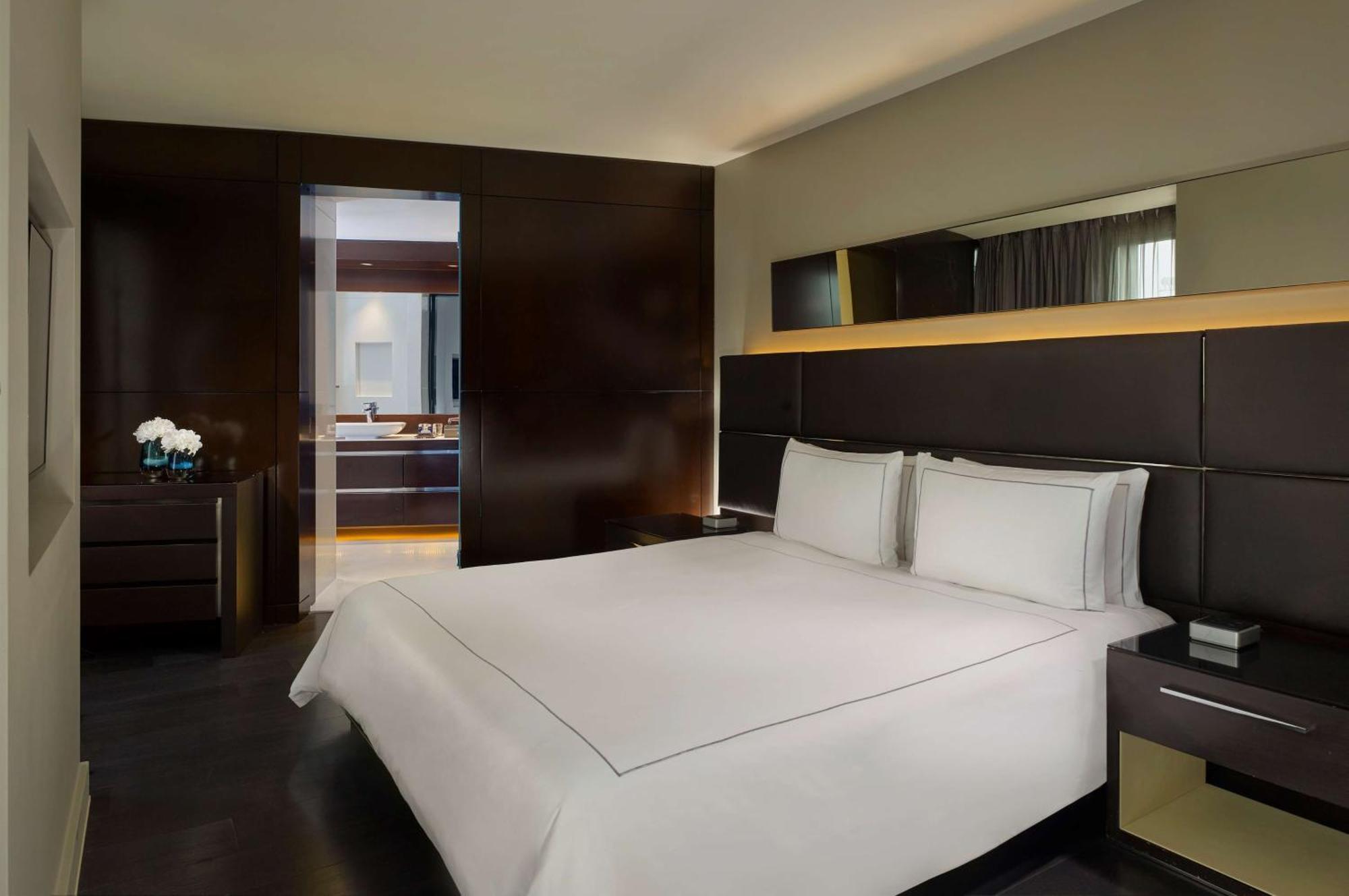 Park Plaza London Westminster Bridge Hotel Exterior photo A room at the Four Seasons Hotel in Hong Kong