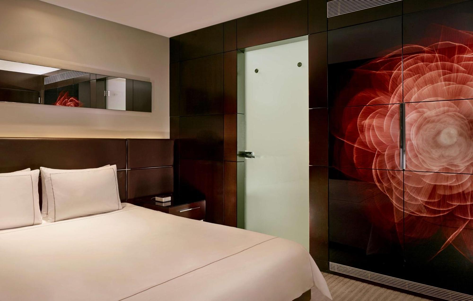 Park Plaza London Westminster Bridge Hotel Exterior photo The interior of a room at the Mandarin Oriental Hong Kong