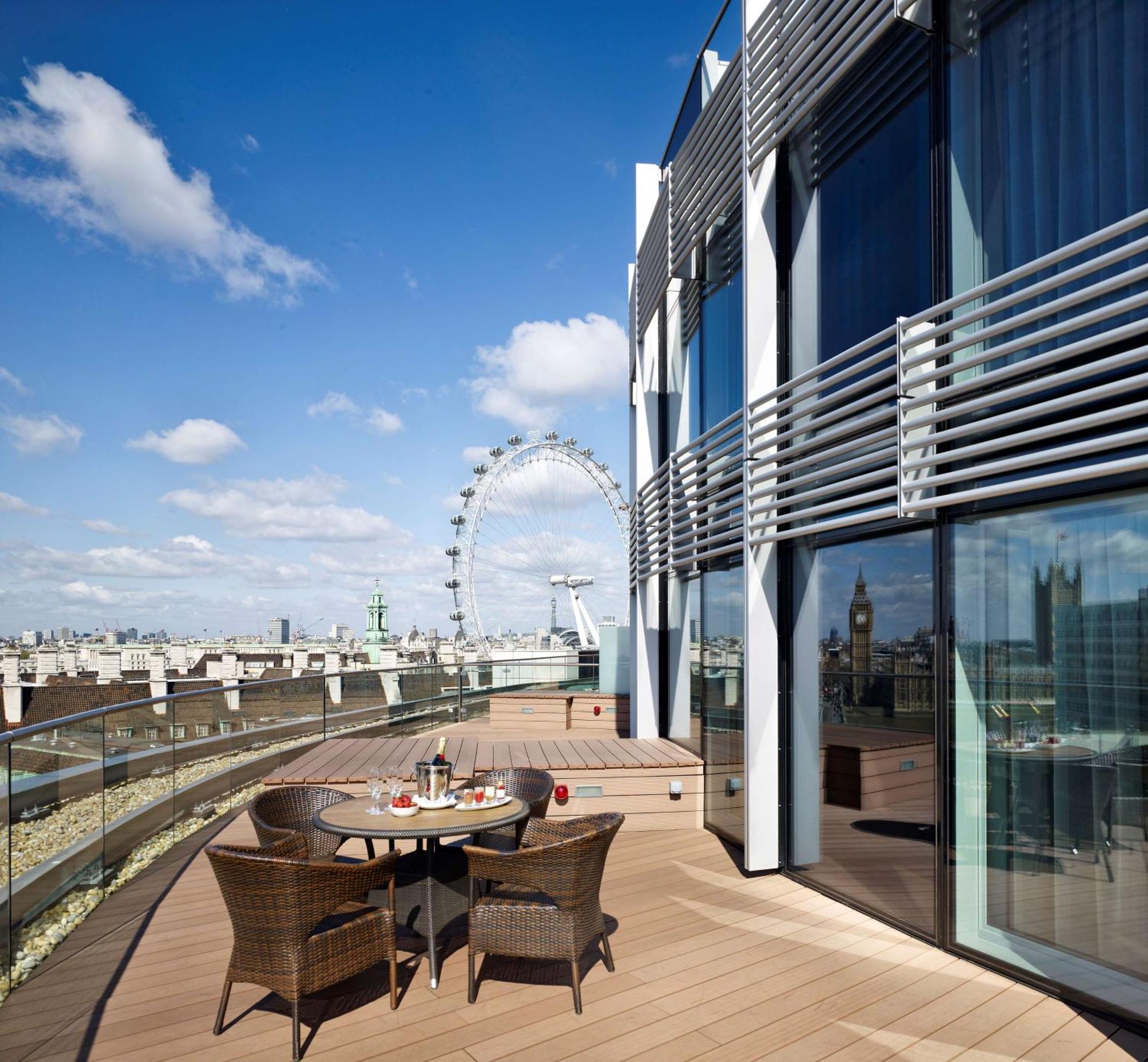 Park Plaza London Westminster Bridge Hotel Exterior photo The view from the balcony of the 15th-floor suite at the London West End